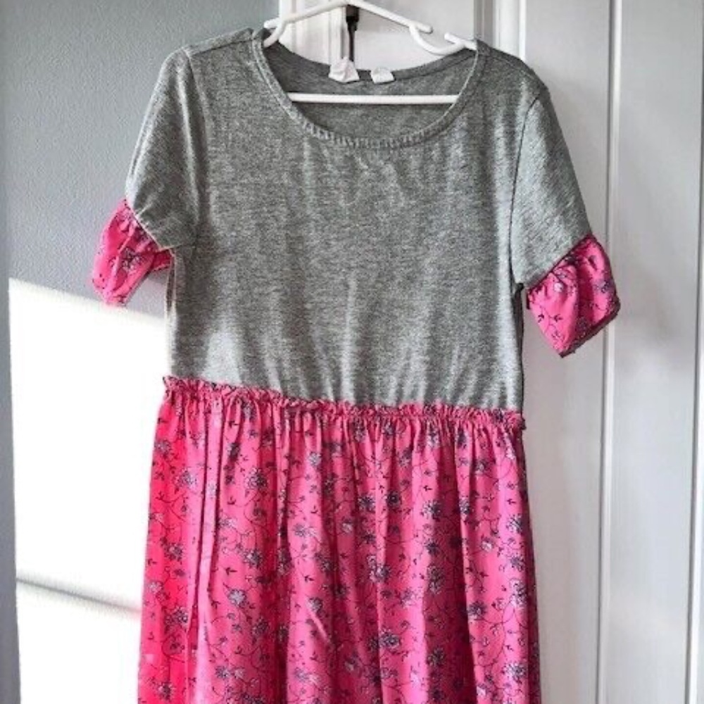 GAP dress. Size 8 Medium. New without tags. Girls. Gray, Pink. Knee length